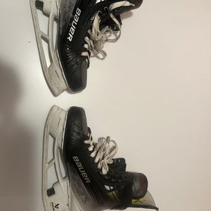 2023 Bauer Vapor Hyperlite 2 Hockey Skates 10 (Used)