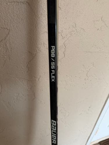 Intermediate Bauer Vapor Hyperlite Right Handed Hockey Stick P88 55 Flex (Used)