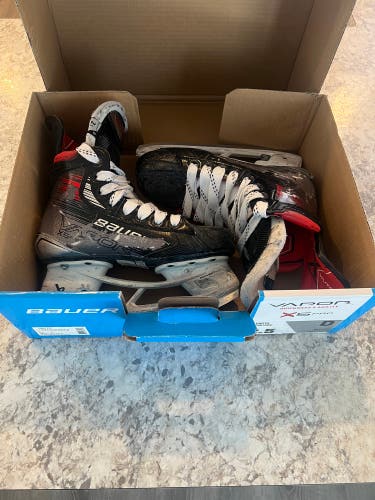2023 Bauer Vapor X5 Pro Hockey Skates Regular Width Size 2.5 (Used)