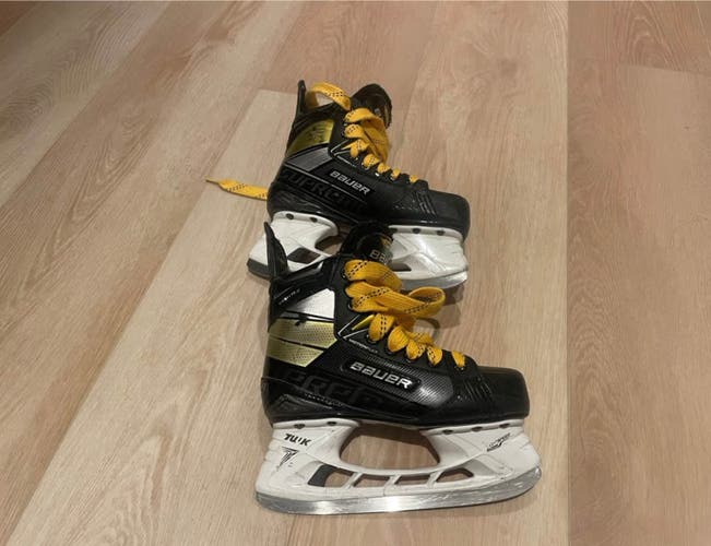 Bauer Supreme Matrix Hockey Skates Regular Width Size 2.5 (Used)