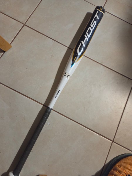 2022 Easton Ghost Composite Bat (-11) 22 oz 33" (Used)