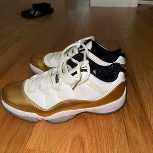 Men's Size M 9.0 (W 10.0) Air Jordan 11 Shoes (Used)
