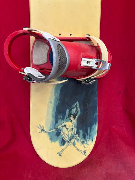 Snowboard: Peter Line Forum snowboard, 158cm. Bindings: Burton L