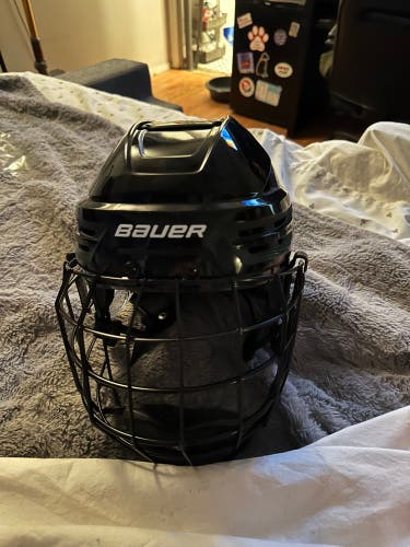 Medium Bauer Re-Akt 90 Helmet (Used)