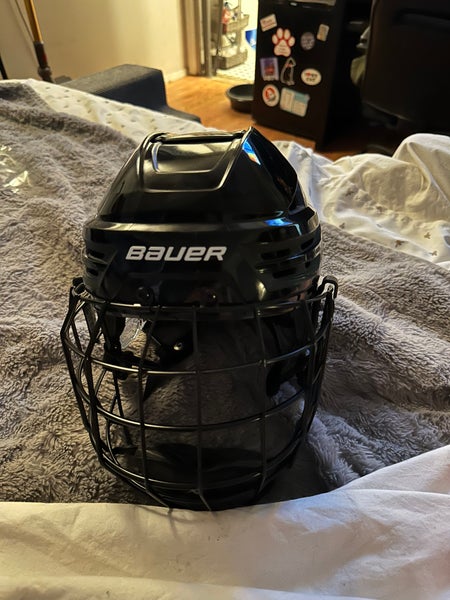 Medium Bauer Re-Akt 90 Helmet (Used)