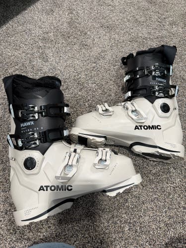 Mondo 25 & 25.5 Women's Atomic Hawx Ultra All Mountain Ski Boots Medium Flex (New)