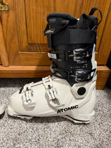 Mondo 26 & 26.5 Women's Atomic Hawx Ultra All Mountain Ski Boots Medium Flex (New)