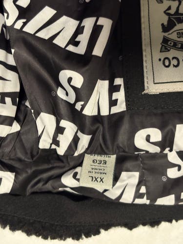 Levi’s Men’s 1/4 Zip Pull Over XXL