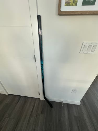 Junior CCM Ribcor Trigger 10 Pro Left Hand Hockey Stick P28 40 Flex (New)