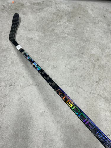 75 Flex P28 Senior CCM RibCor Trigger 9 Pro Right Hand Hockey Stick Pro Stock (New)