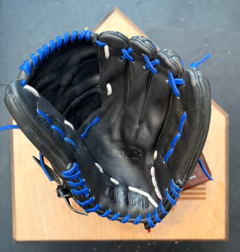 Wilson A2000 CK22 RH Pitcher's Baseball Glove 12" (Used)