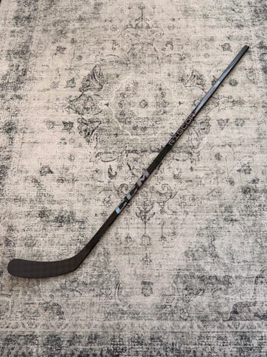 Senior CCM Ribcor Trigger 9 Right Handed Hockey Stick P29 70 Flex (New)
