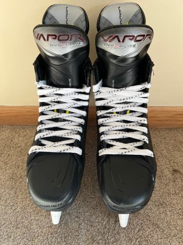 2023 Bauer Vapor Hyperlite 2 Hockey Skates Regular Width 8.5 (Used)