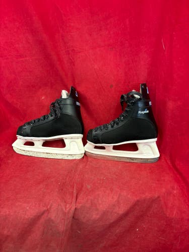 Hockey Skates: CCM Rapide 101 ice hockey skates in black. Size: 5