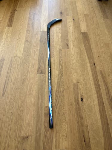 Intermediate Bauer Vapor Flylite Left Hand Hockey Stick P28 55 Flex (New)