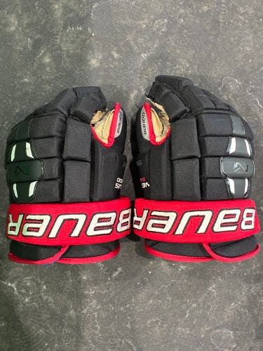 Black Senior Bauer Nexus N2900 Gloves 13" (Used)