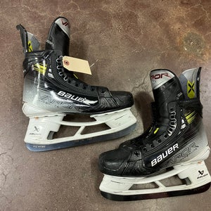 Bauer Vapor Hyperlite 2 Hockey Skates 6.5 Fit 1 (Used)