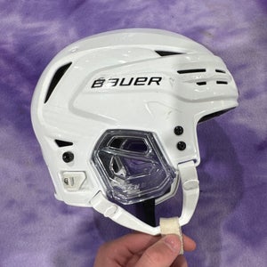 White Small Bauer Re-Akt 85 Helmet (Used)
