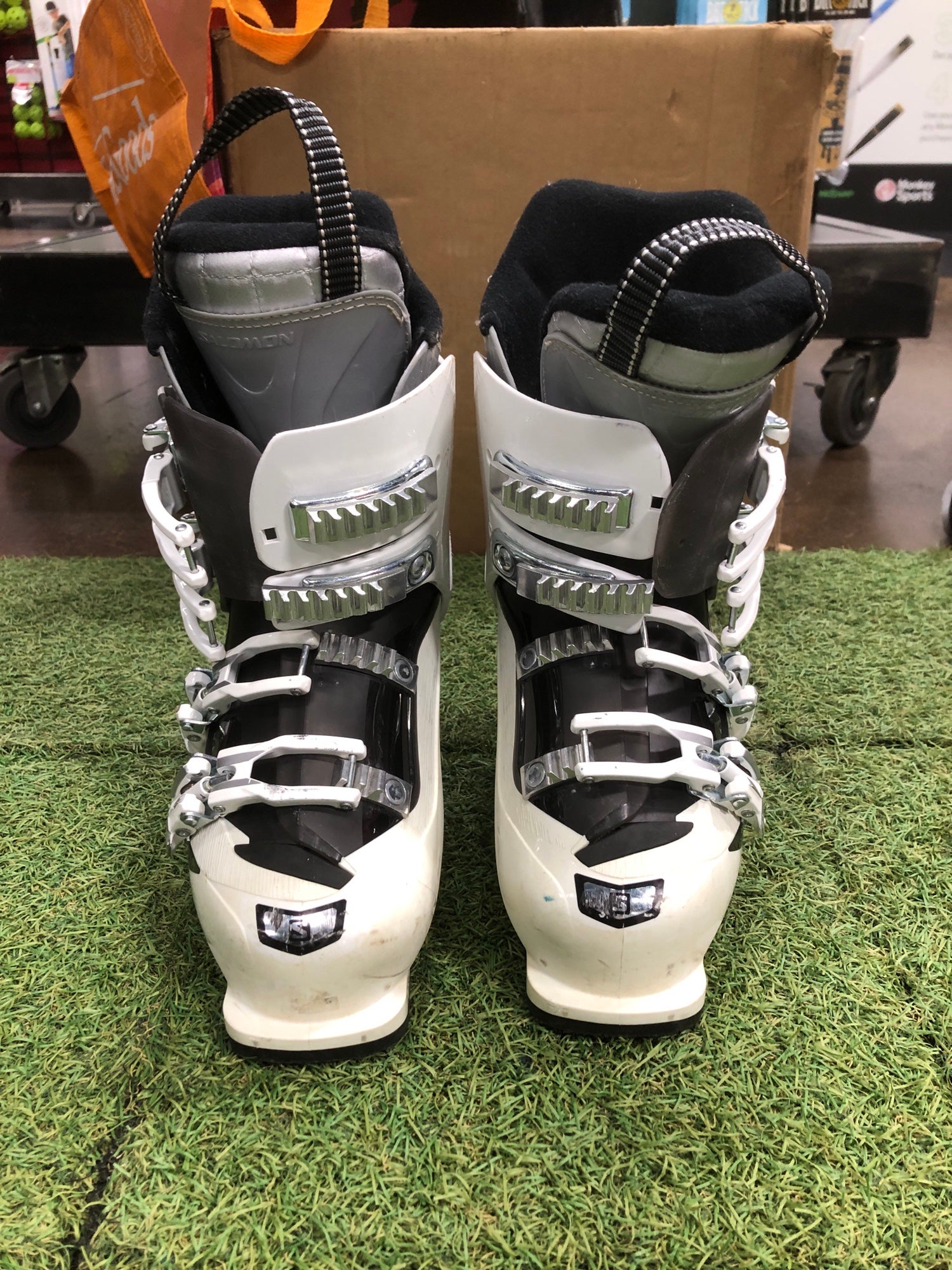 salomon divine alu ski boots 4 It is best suited for beginners Salomon Divine RS CF Ski