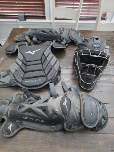 Black/Gray Mizuno Samurai Catcher's Set (Used)