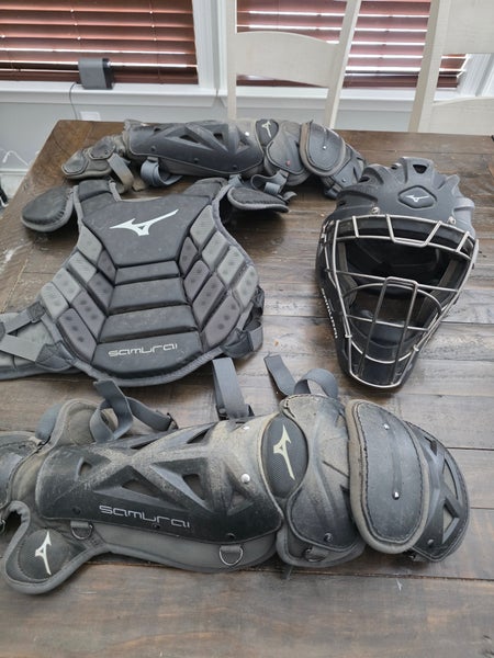 Black/Gray Mizuno Samurai Catcher's Set (Used)