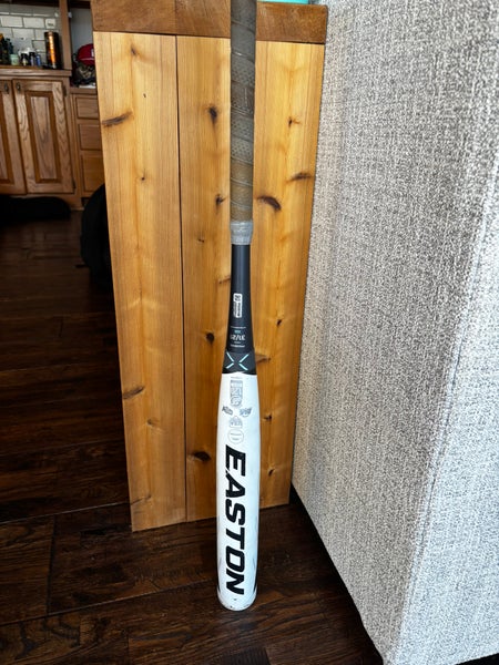 2023 Easton Ghost Composite Bat (-10) 21 oz 31" (Used)