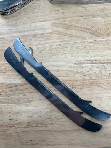 NHL Pro Stock Game Used Bauer FLY-TI 272mm Dallas Stars Skate Blades / Runners