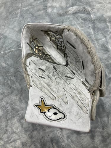 White Junior Brian's NetZero 2 Goalie Glove Regular (Used)
