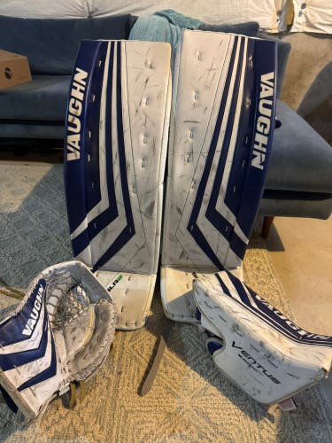 35" Vaughn Ventus SLR2 Pro Goalie Leg Pads (Used)