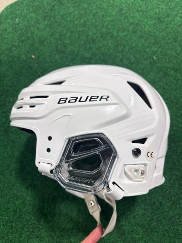 White Small Bauer Re-Akt 85 Helmet (Used)