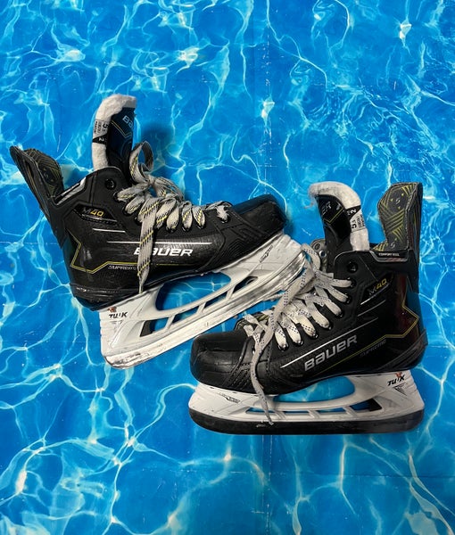 Intermediate Bauer Supreme M40 Hockey Skates Size 5.5 (Used)
