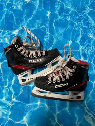 Junior CCM Extreme Flex E6.5 Hockey Goalie Skates Regular Width Size 1 (Used)