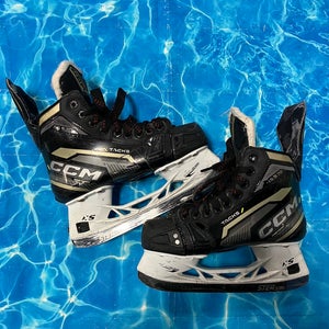 Intermediate CCM Tacks AS-570 Hockey Skates Regular Width Size 4 (Used)
