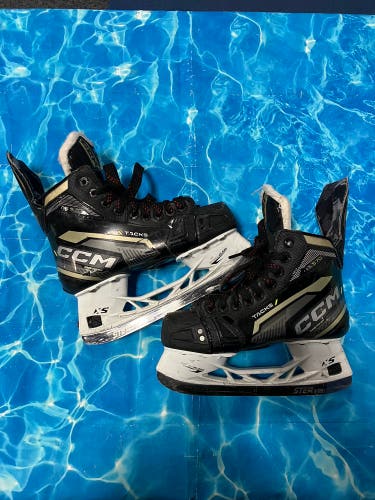 Intermediate CCM Tacks AS-570 Hockey Skates Regular Width Size 4 (Used)