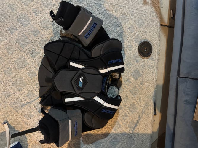 Medium Vaughn Velocity V9 Goalie Chest Protector (Used)