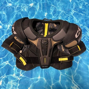 Medium Junior CCM Tacks AS 580 Shoulder Pads (Used)
