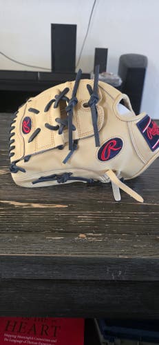 Brand new pro issued Rawlings pro preffered Pros207-9c left hand throw