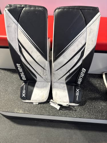 White & Black Bauer Vapor X5 Pro Goalie Leg Pads (Used) | Intermediate Medium (31+)
