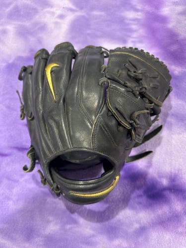 Black Nike Alpha Huarache RH Pitcher's Baseball Glove 11.75" (Used)