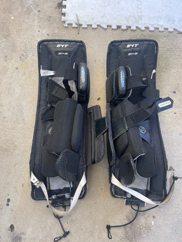 31" +2” Vaughn Velocity Goalie Leg Pads (Used)