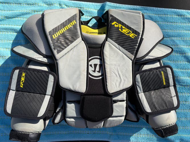 Used Int S/M Warrior Ritual RX3 E Goalie Chest Protector