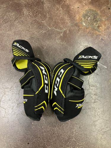 Junior Medium CCM Tacks 3092 Elbow Pads (Used)