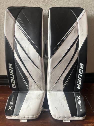 2024 Bauer Vapor X5 Pro Goalie Leg Pads 32” (Used)