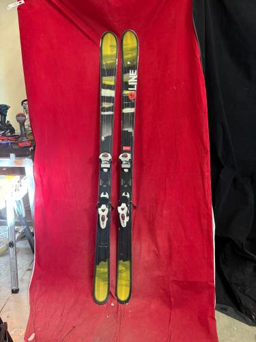 Skis: Line Prophet 90 skis, 186cm. Bindings: Marker, binding Range: 302-338mm , twin tip all mountai