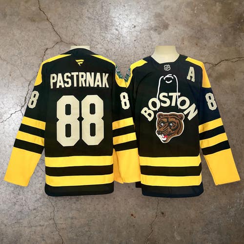 Men’s Boston Bruins David Pastrnak #88 Black Winter Classic Hockey Replica Jersey
