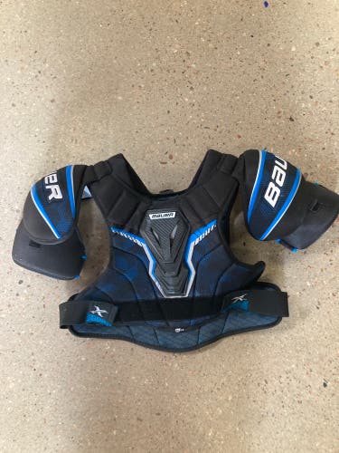 Medium Senior Bauer X Shoulder Pads (Used)