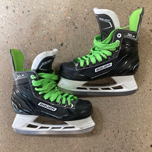 Intermediate Bauer XLS Hockey Skates Regular Width Size 5 (Used)