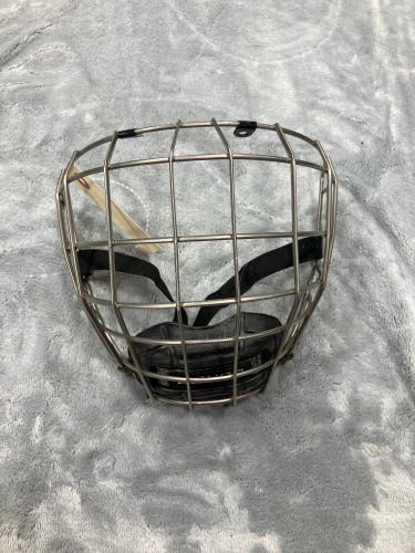 Small Senior Bauer Profile III B1 Full Cage (Used)