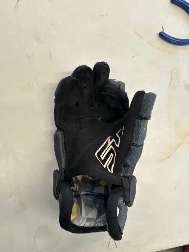 STX Stallion 200 Lacrosse Gloves Small (Used)