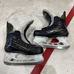 Intermediate Bauer Supreme M40 Hockey Skates Size 4 (Used)